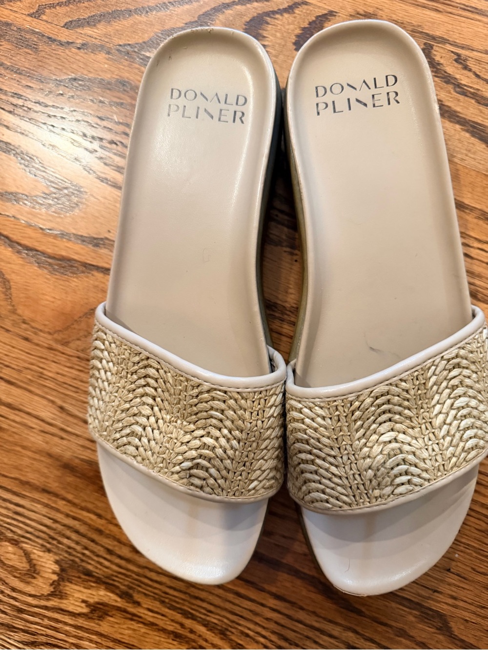 Donald J. Pliner Women's Fifi Slide Sandals size 9